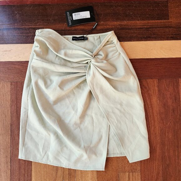 NWT PrettyLittleThing Sage Green Twist Front Split Leg Mini Skirt Size 6 - Picture 1 of 12